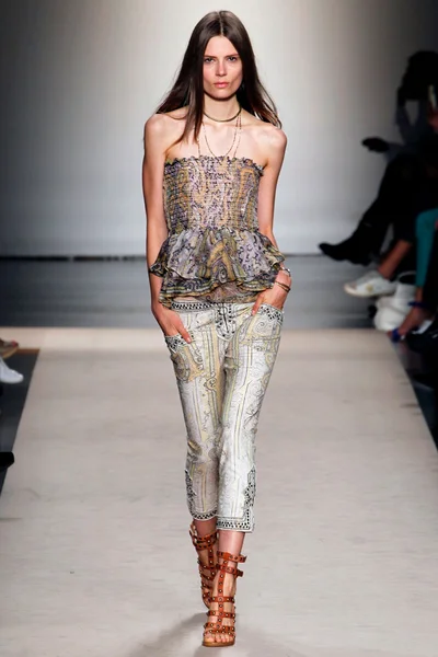 Look 25